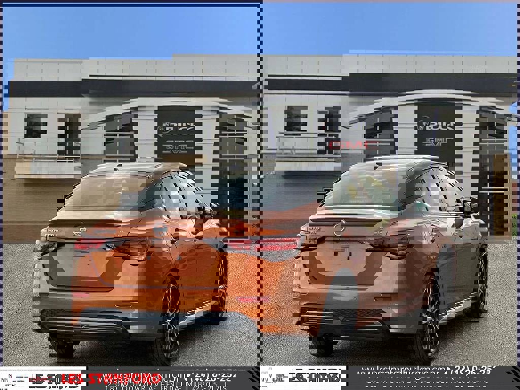 Used 2022 Nissan Sentra SR w/ SR Premium Package image 6