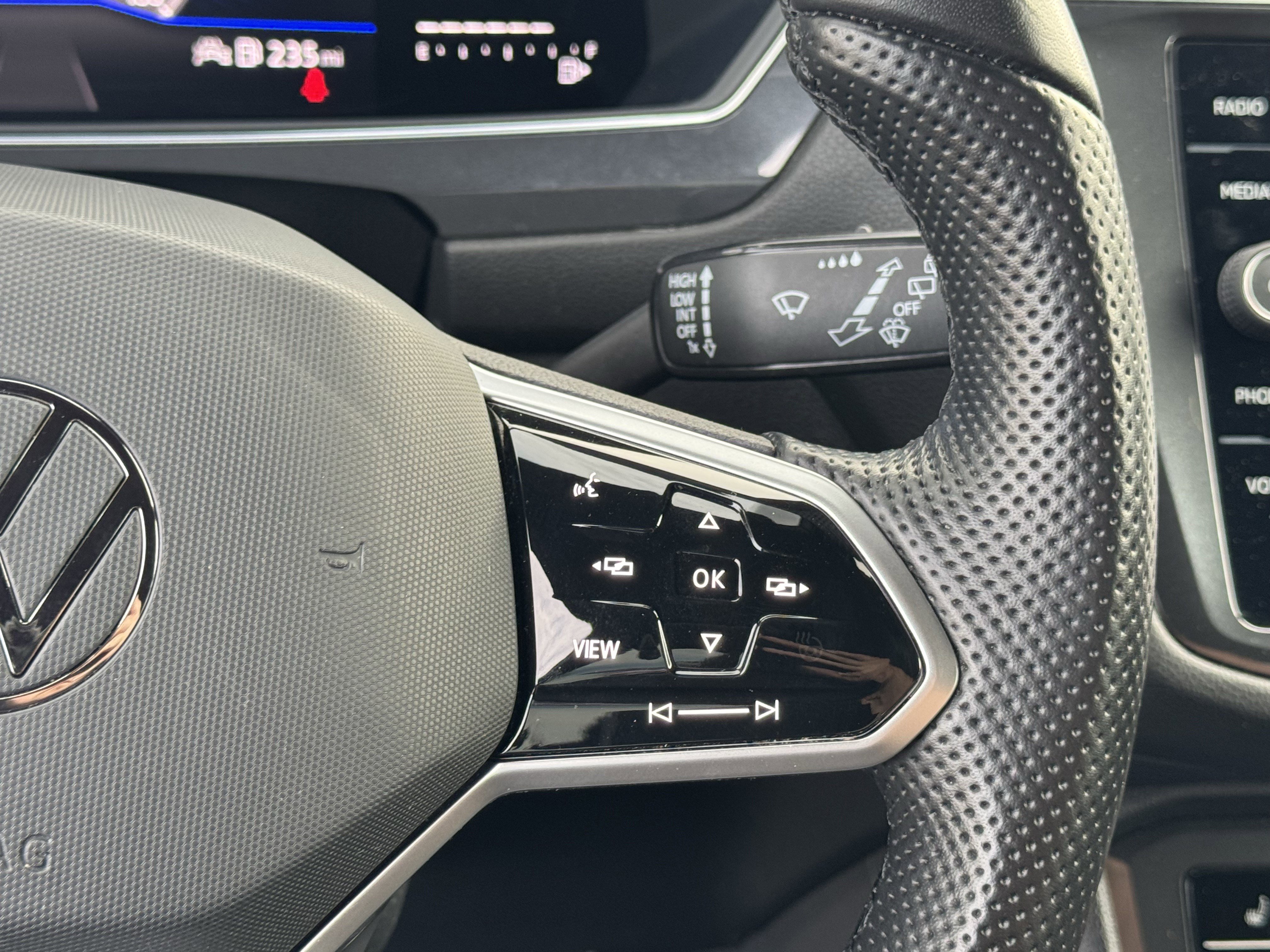 Certified 2023 Volkswagen Tiguan SE R-Line image 22