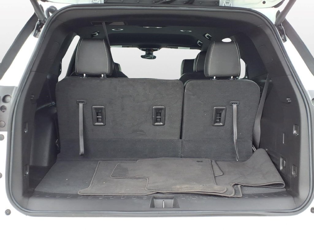 Used 2023 Chevrolet Traverse Premier FWD image 10