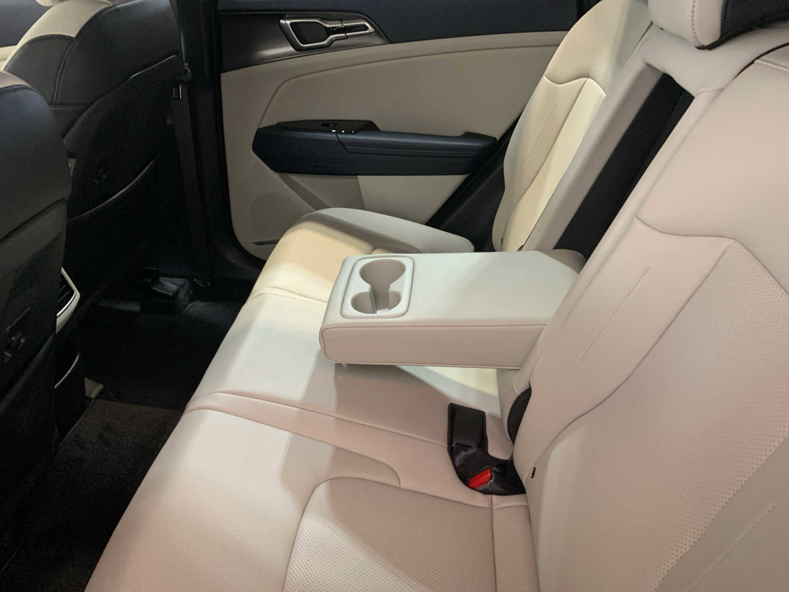 Used 2023 Kia Sportage EX image 5