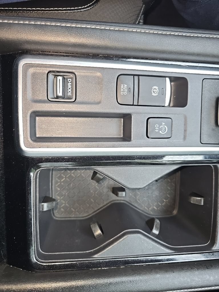 Used 2023 Nissan Pathfinder SL w/ Lighting Package (N92) FWD image 23