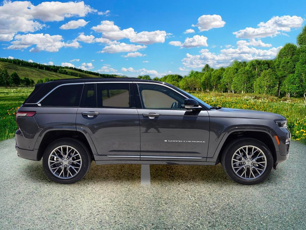 Used 2025 Jeep Grand Cherokee Summit AWD/4WD image 7