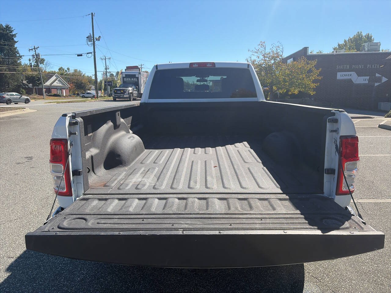 Used 2022 RAM 2500 Tradesman w/ Chrome Appearance Group RWD image 21