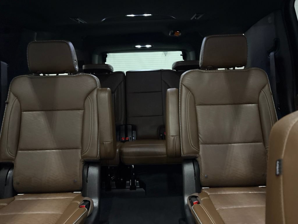Used 2021 Chevrolet Suburban High Country w/ Premium Package AWD/4WD image 28
