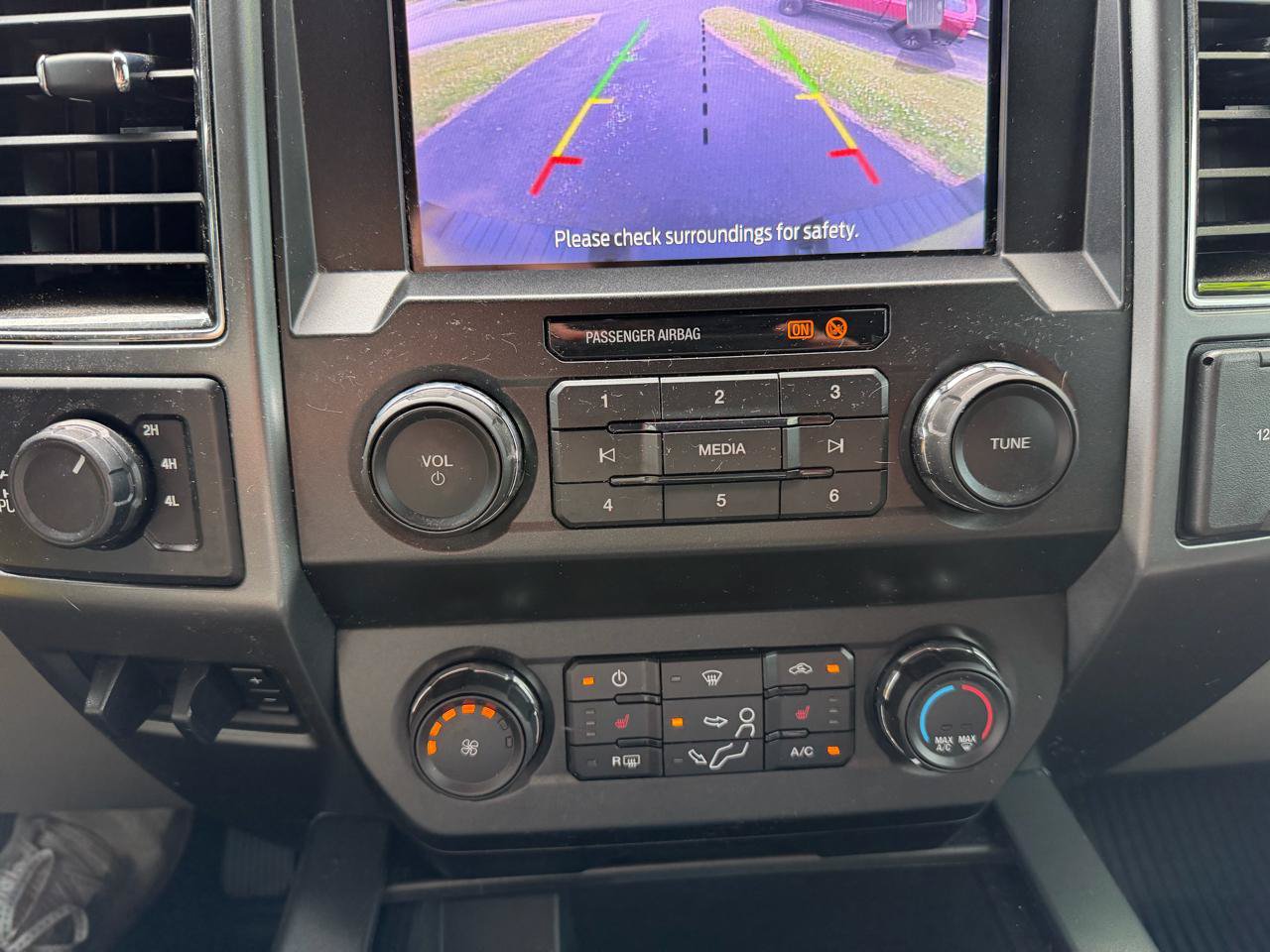 Used 2020 Ford F250 XLT w/ XLT Premium Package AWD/4WD image 36