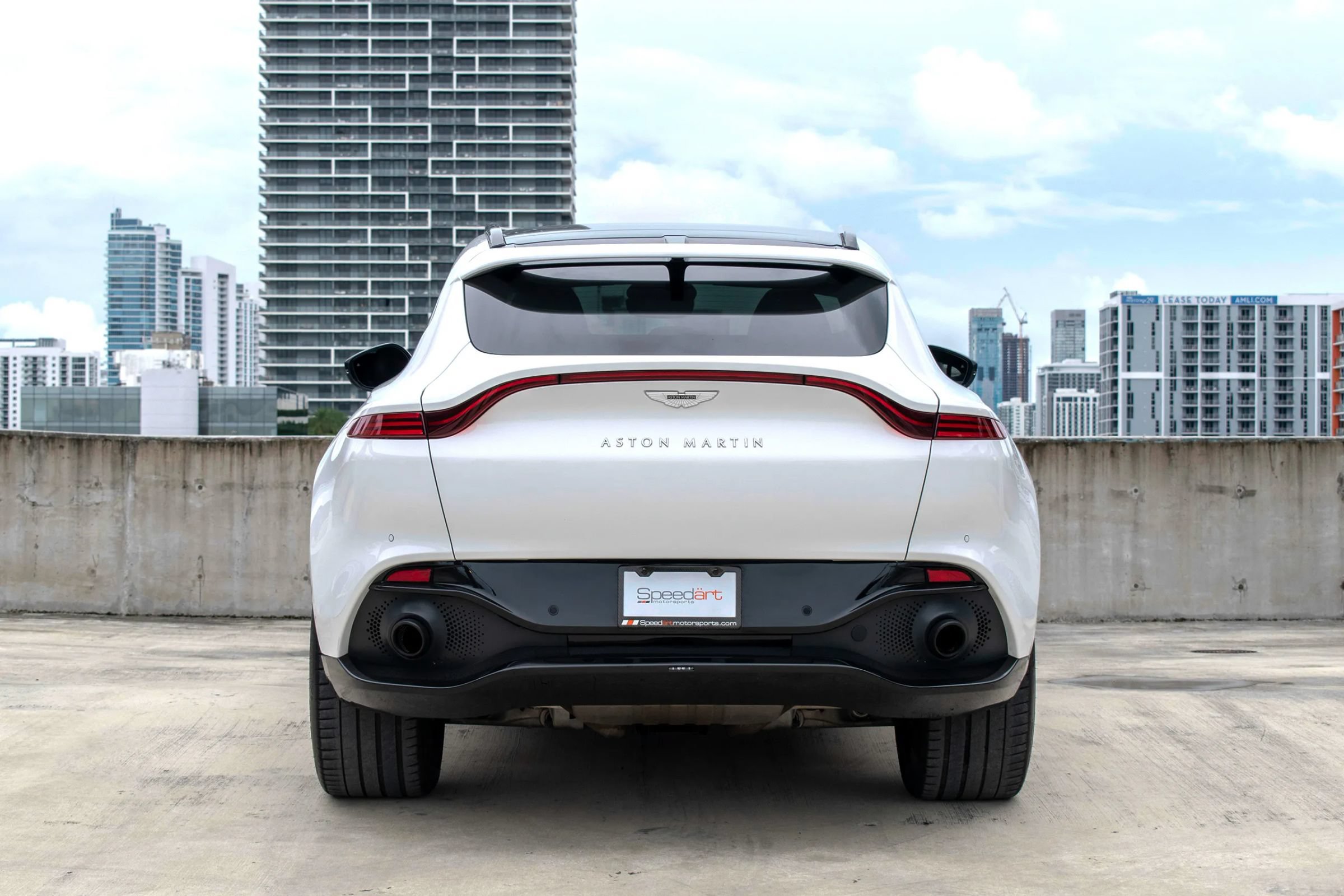 Used 2021 Aston Martin DBX AWD/4WD image 10