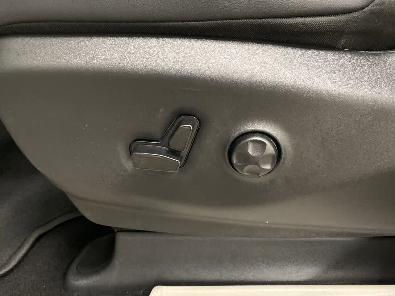 Used 2024 Chrysler Pacifica Touring-L FWD image 14