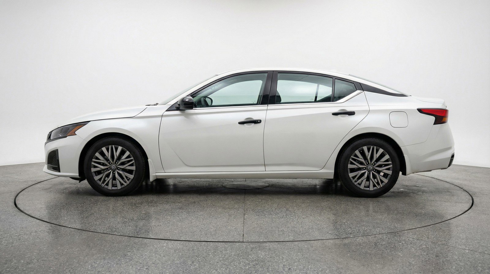 Used 2025 Nissan Altima 2.5 SV image 5