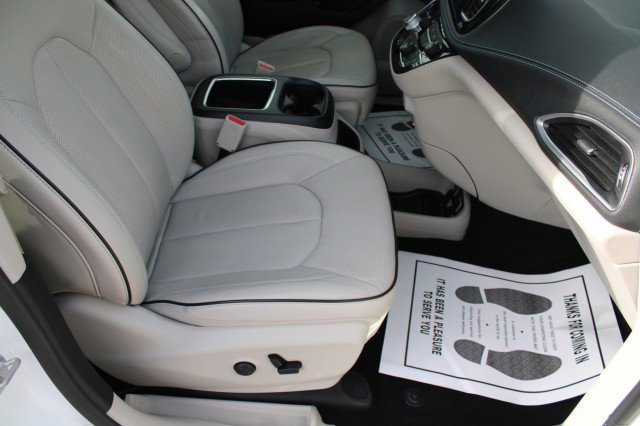 Used 2018 Chrysler Pacifica Limited w/ Advanced Safetytec Group image 11