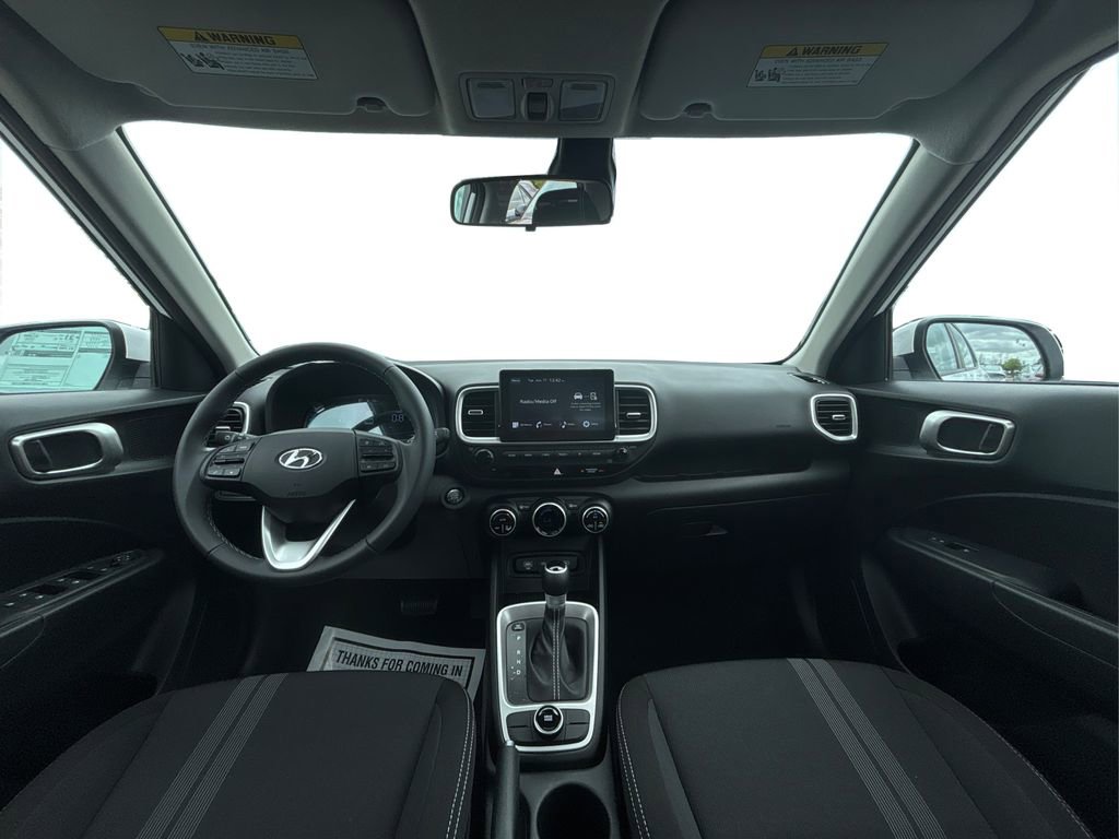 Certified 2025 Hyundai Venue SEL FWD image 18