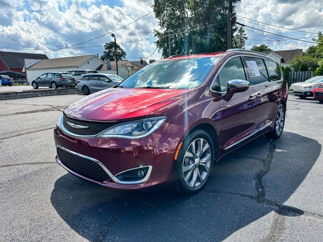 Used 2019 Chrysler Pacifica Limited w/ Tire & Wheel Group FWD image 3