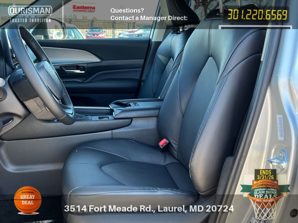 Used 2025 Toyota Grand Highlander AWD image 6