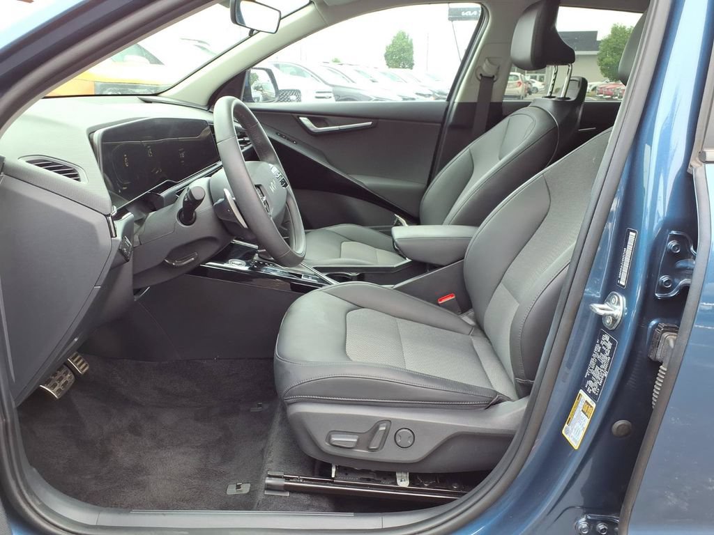 Used 2025 Kia Niro EX Touring FWD image 17