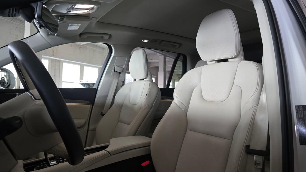 Certified 2025 Volvo XC90 T8 Plus image 21