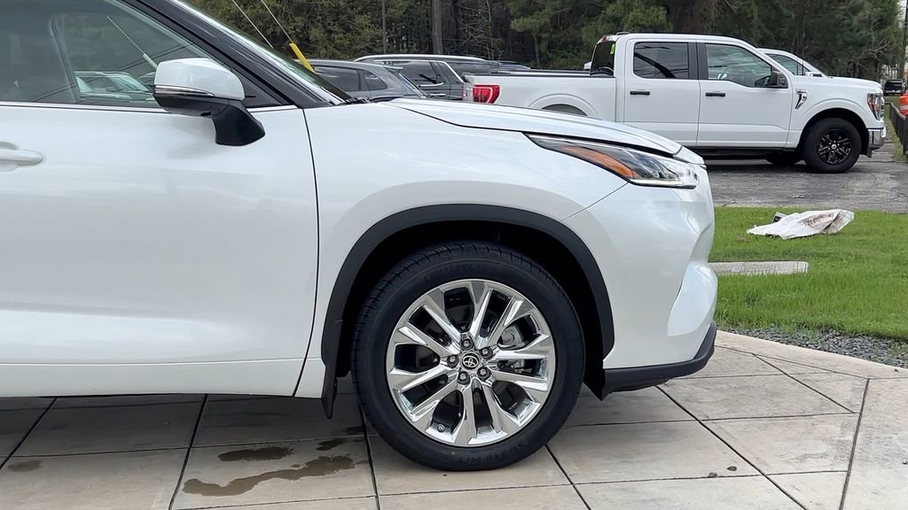 Used 2023 Toyota Highlander Limited image 13