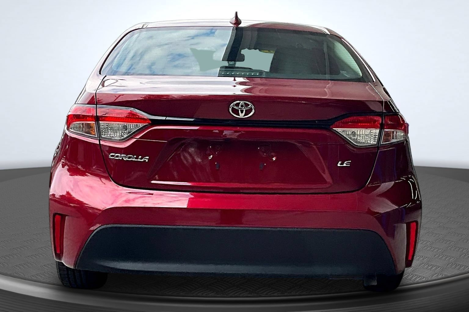 Used 2023 Toyota Corolla LE w/ LE Convenience Package FWD image 4