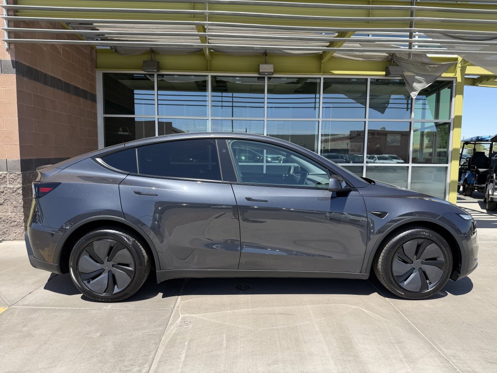 Used 2026 Tesla Model Y Long Range RWD image 9