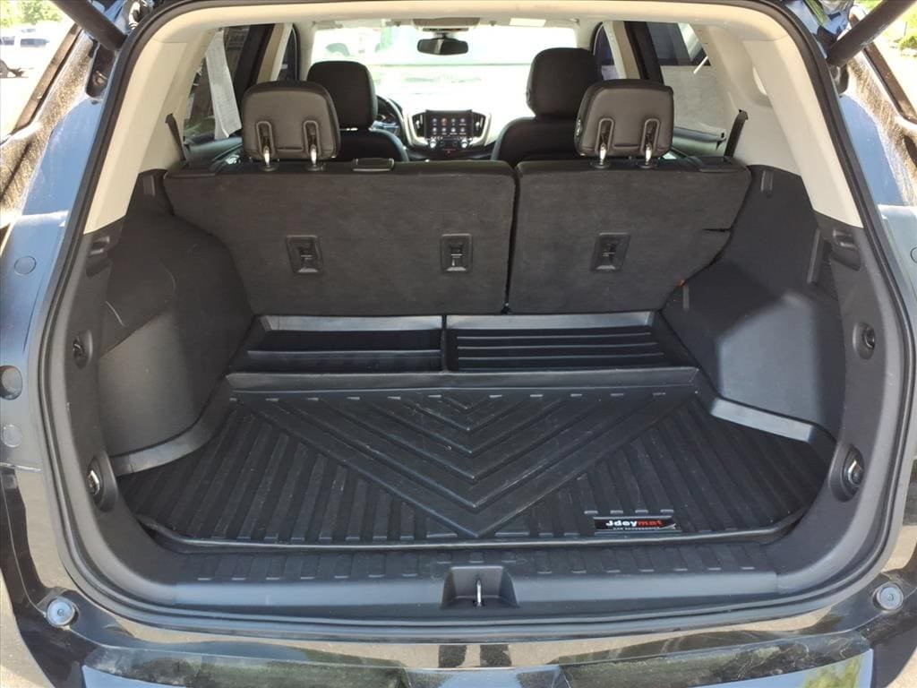 Used 2020 GMC Terrain Denali w/ Denali Premium Package FWD image 11