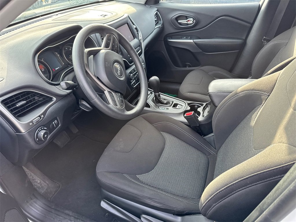 Used 2019 Jeep Cherokee Latitude w/ Popular Appearance Group image 21