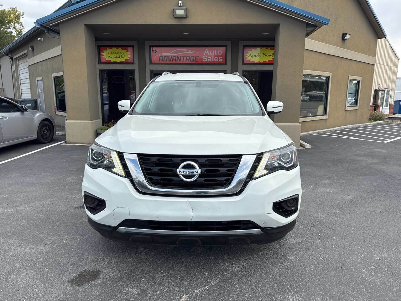 Used 2018 Nissan Pathfinder S image 2