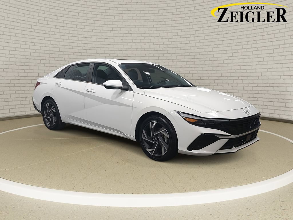 Certified 2025 Hyundai Elantra SEL image 3