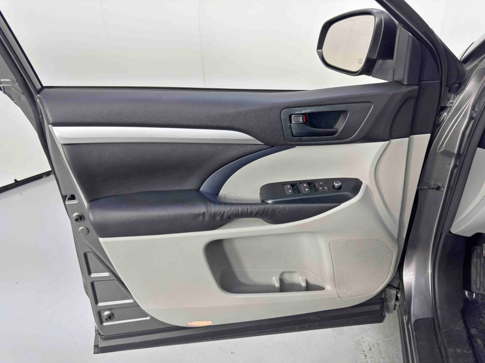 Used 2016 Toyota Highlander Plus image 35