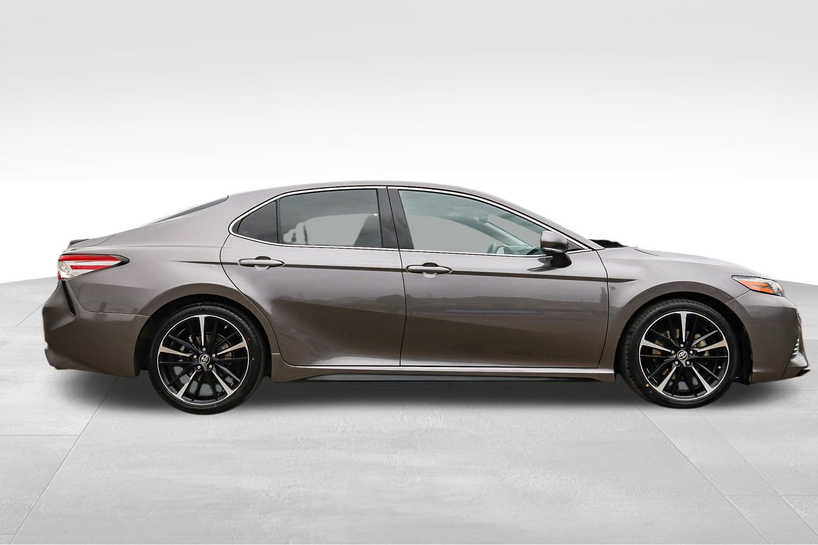 Used 2018 Toyota Camry XSE w/ Driver Assist Package image 4