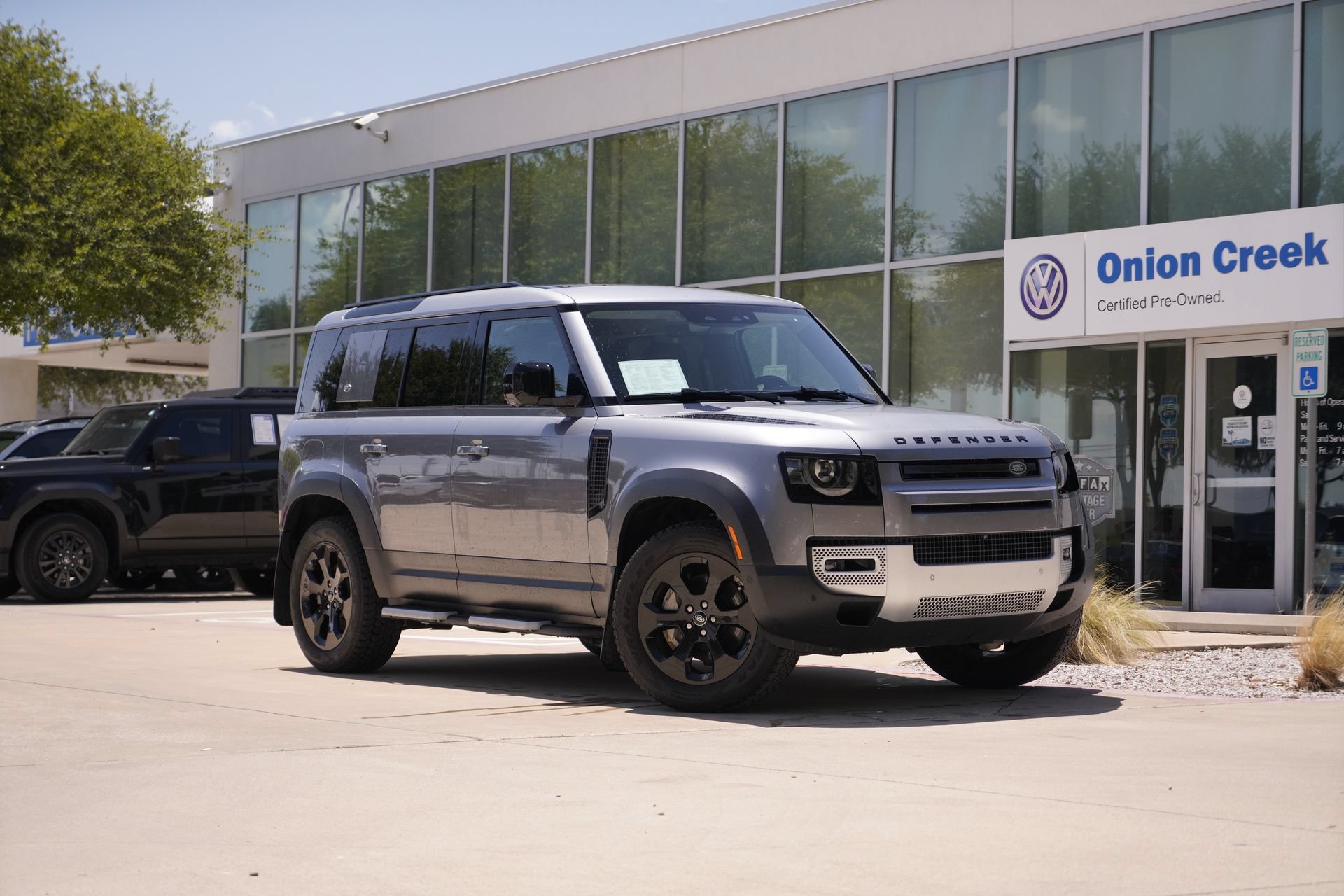 Used 2023 Land Rover Defender 110 SE AWD/4WD image 1