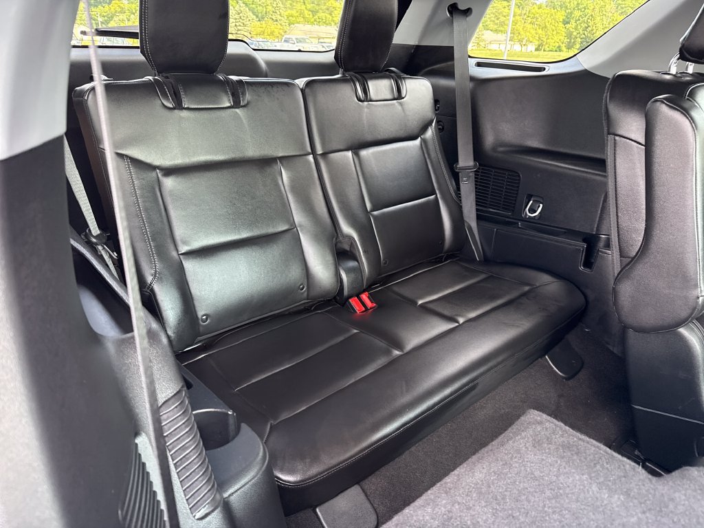 Used 2024 Ford Explorer XLT w/ Equipment Group 202A AWD/4WD image 22