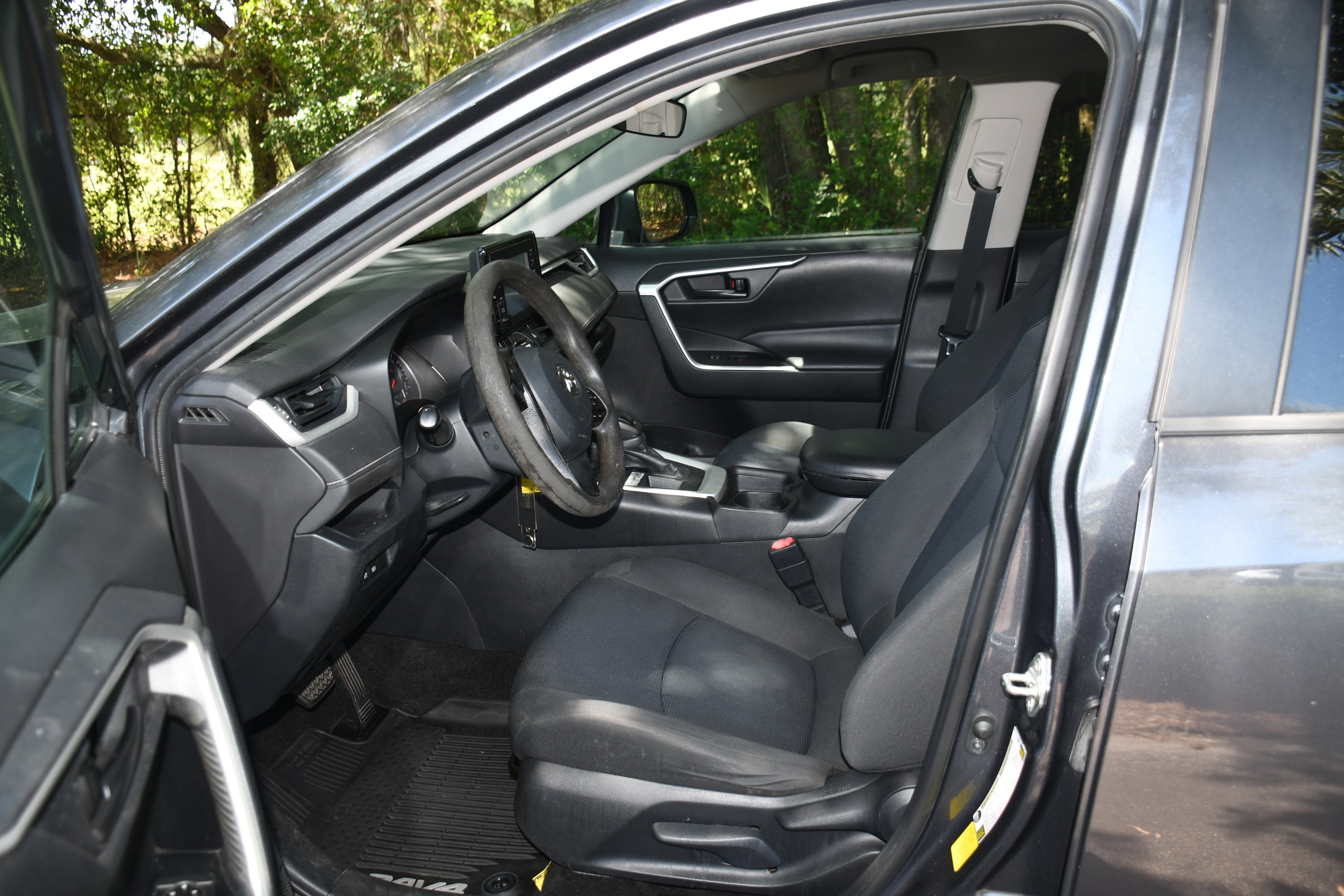 Used 2019 Toyota RAV4 LE FWD image 7