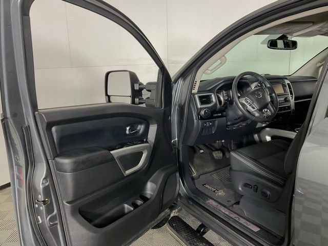 Used 2018 Nissan Titan SV w/ SV Convenience Package image 24
