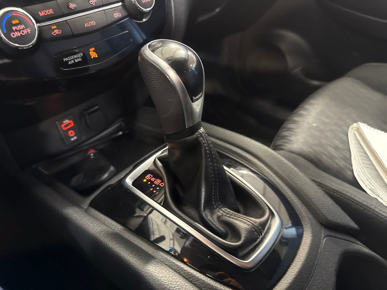 Used 2017 Nissan Rogue SV FWD image 27
