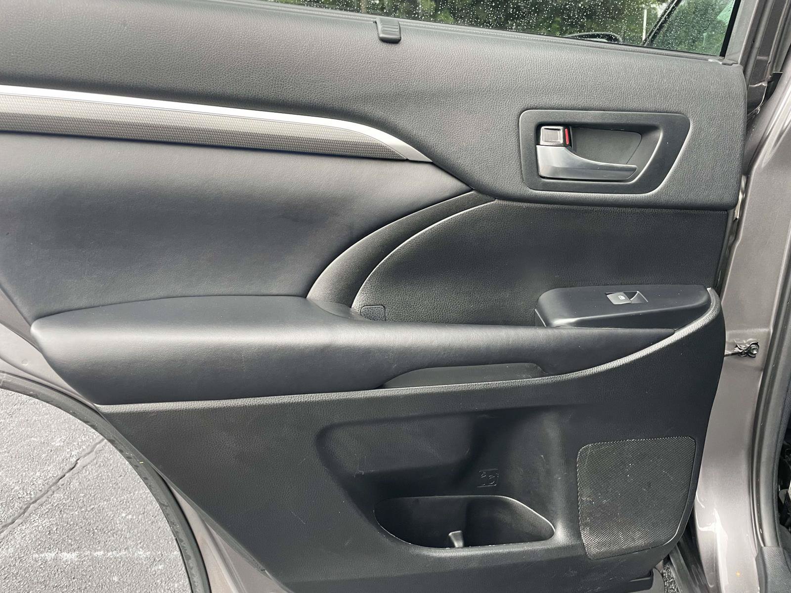 Used 2019 Toyota Highlander SE AWD/4WD image 12