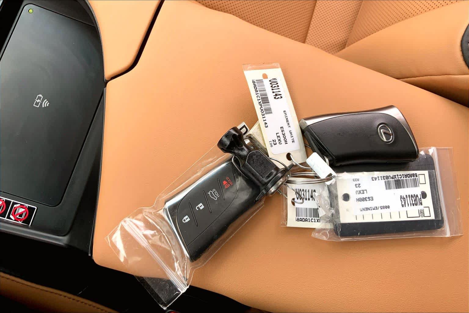 Used 2023 Lexus ES 300h w/ Premium Package FWD image 15