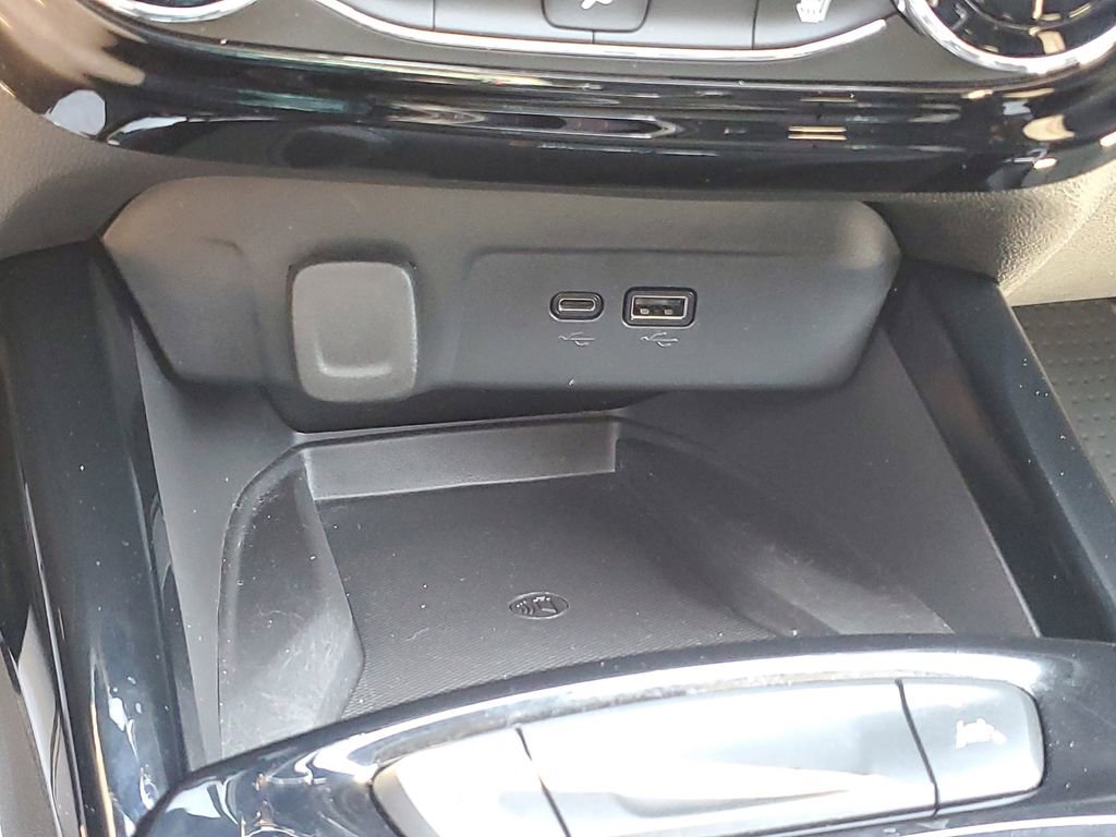 Used 2025 Chevrolet Trax RS w/ Sunroof Package FWD image 19