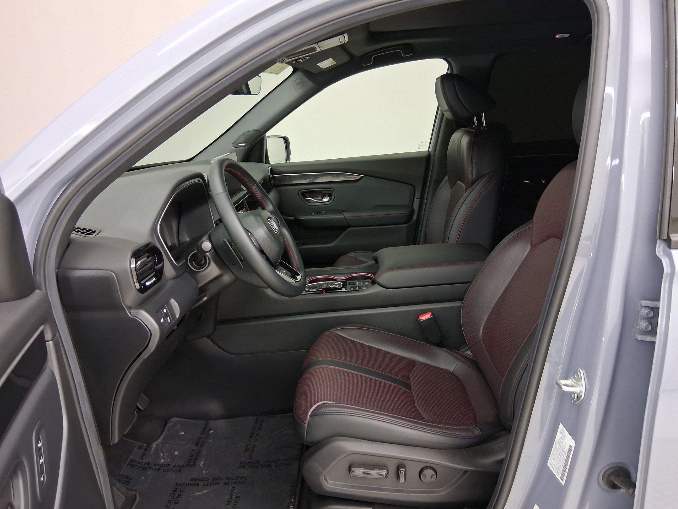 Used 2025 Honda Pilot Black Edition image 3