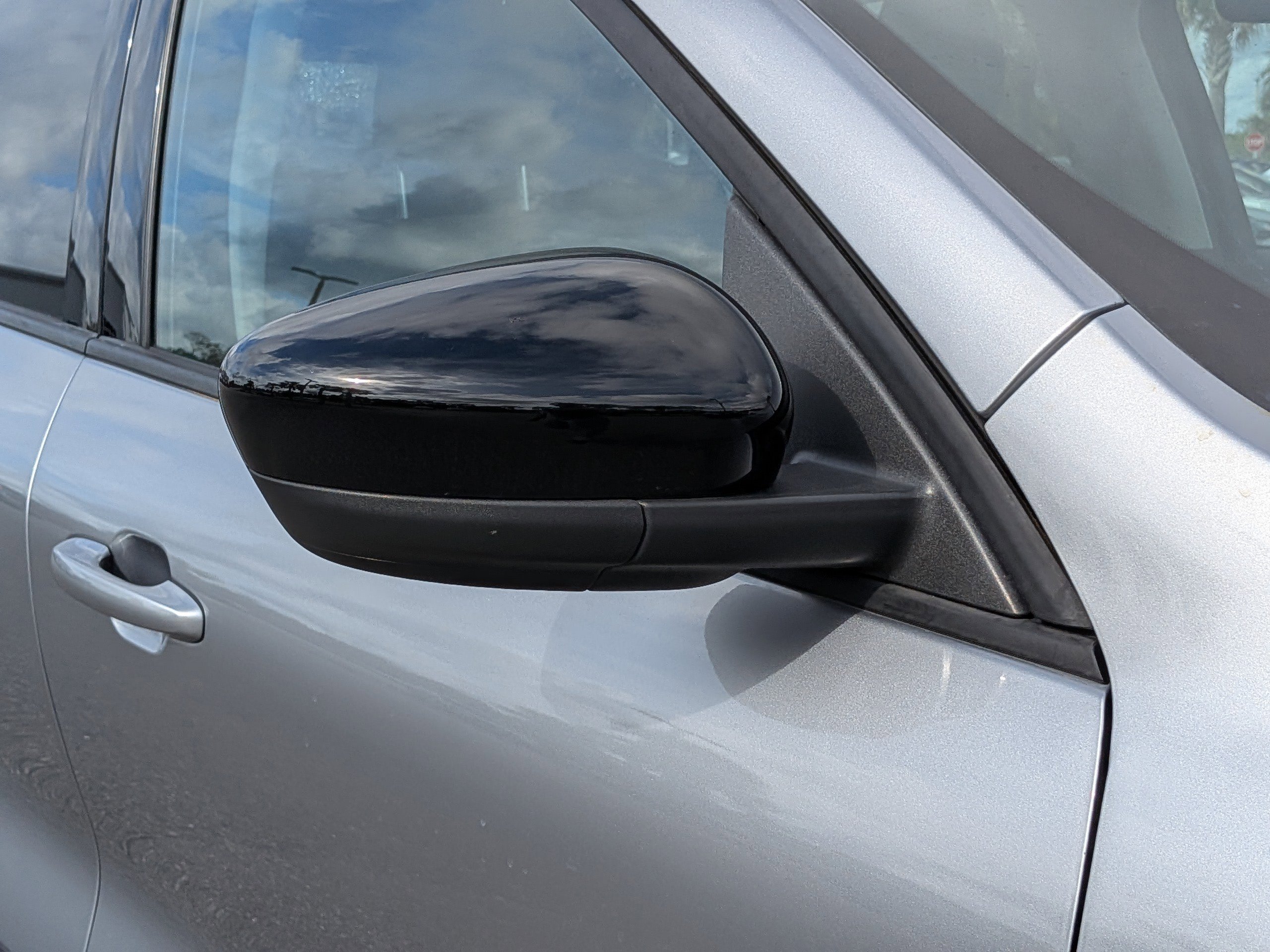 Used 2021 Ford Escape SE w/ SE Sport Appearance Package image 10