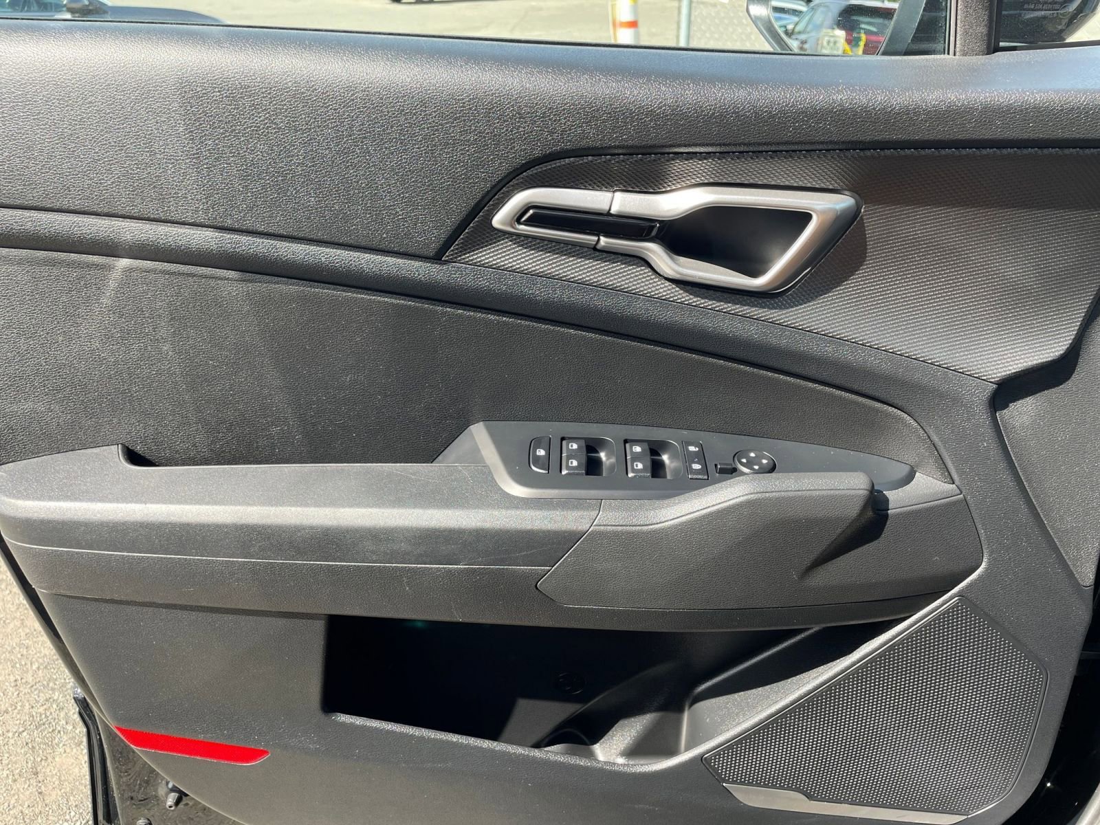 Used 2025 Kia Sportage LX image 18