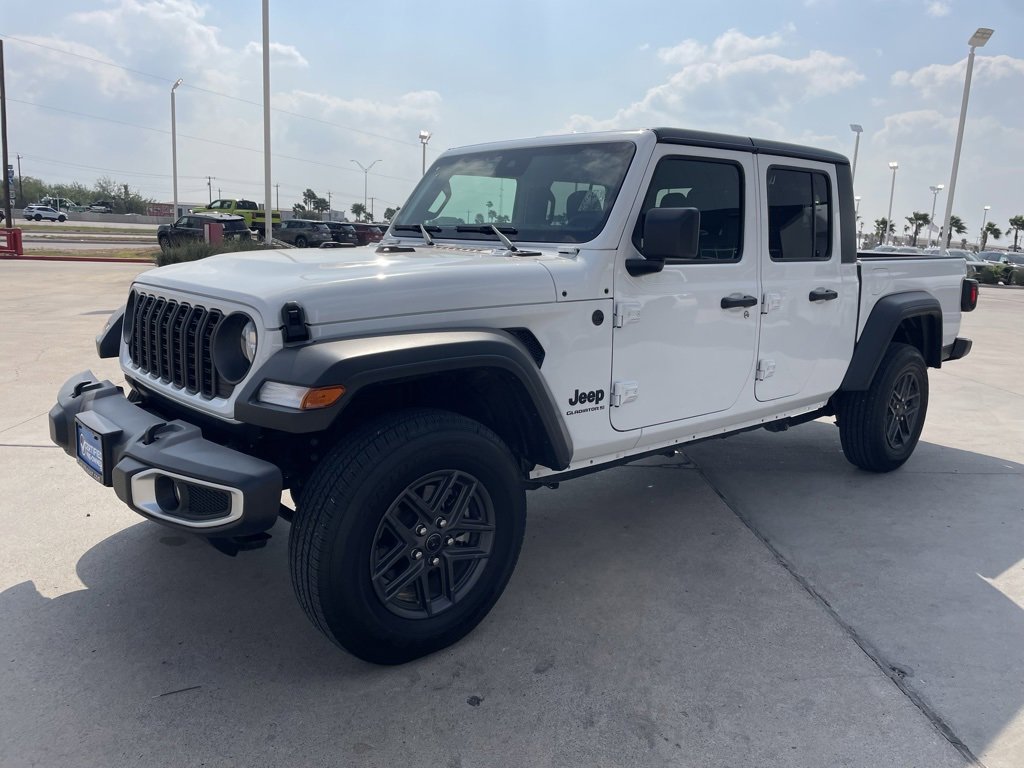 Used 2025 Jeep Gladiator Sport image 5