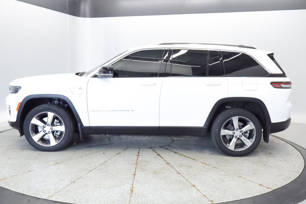 Used 2022 Jeep Grand Cherokee Limited 4xe w/ Luxury Tech Group II AWD/4WD image 2