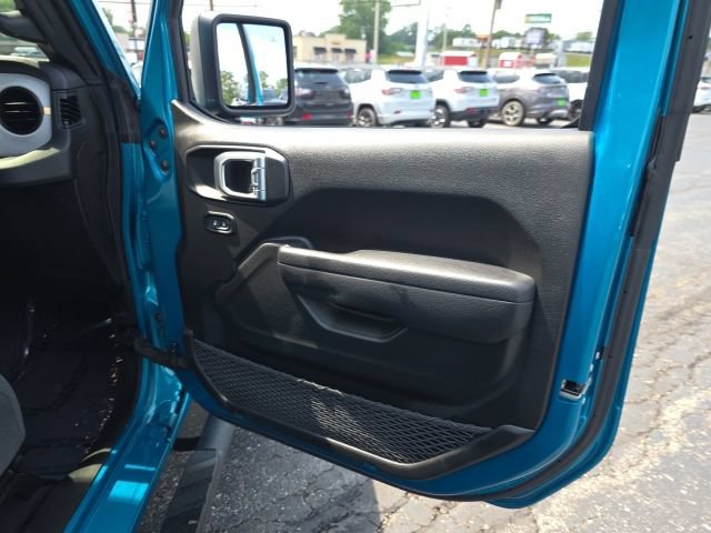 Used 2024 Jeep Wrangler Unlimited w/ Convenience Group AWD/4WD image 34