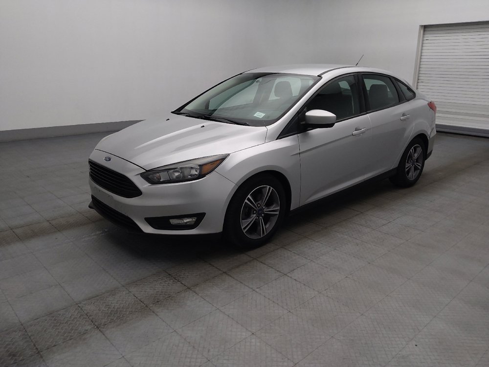 Used 2018 Ford Focus SE w/ SE Appearance Package FWD image 2