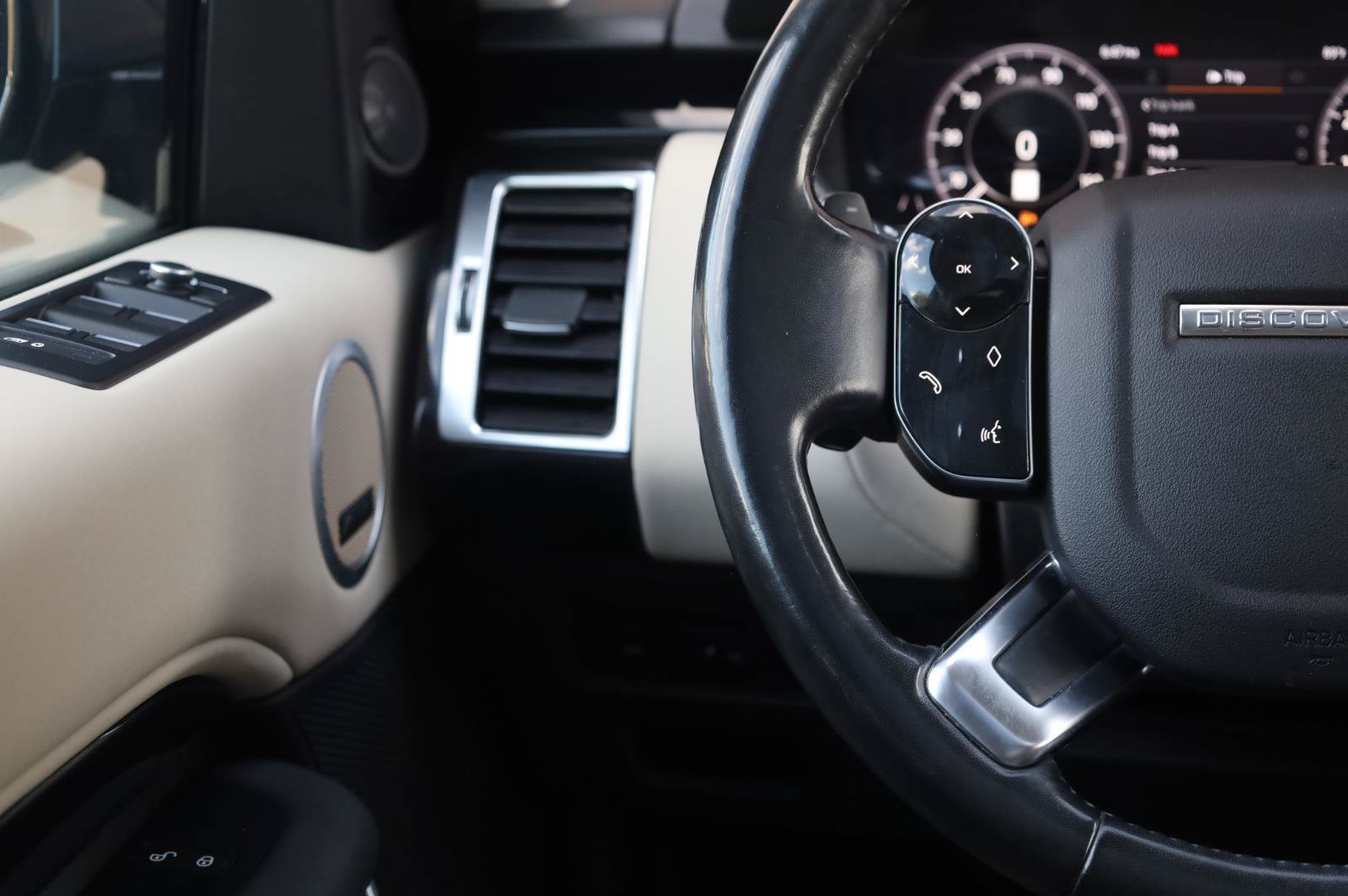 Used 2019 Land Rover Discovery SE AWD/4WD image 39