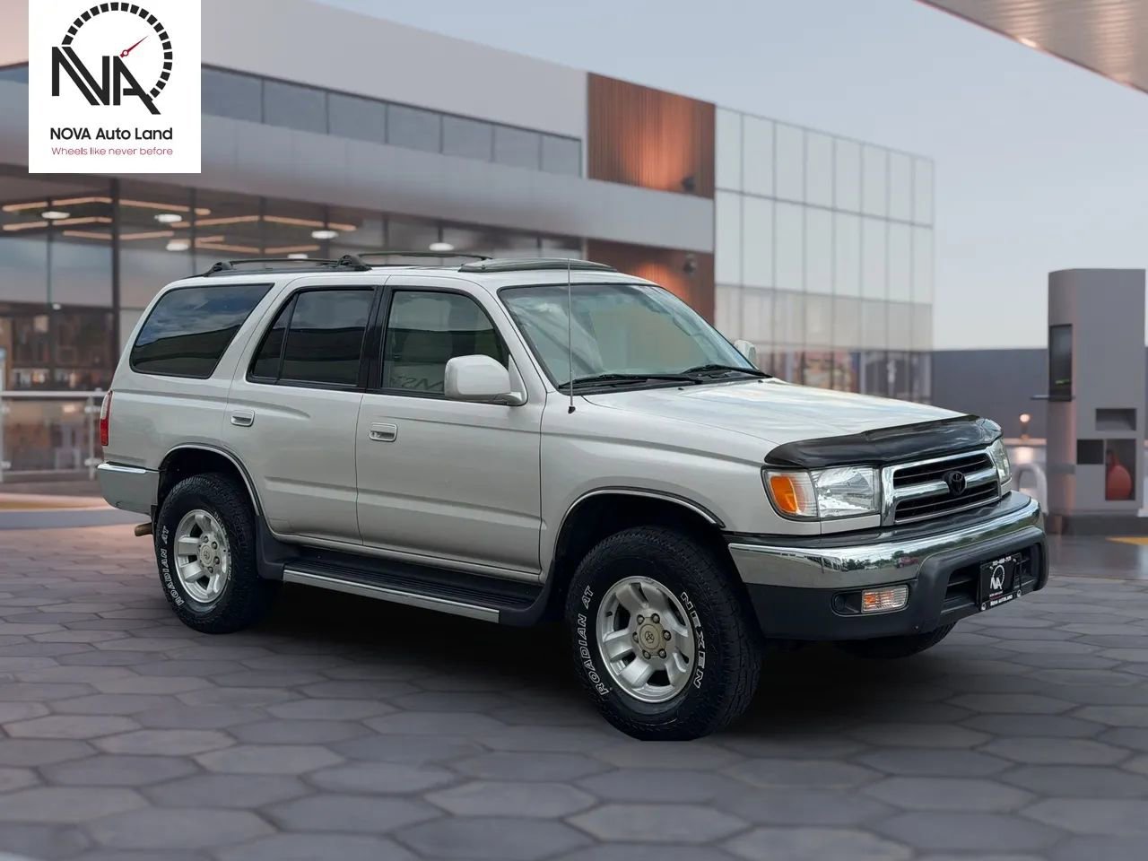 Used 2000 Toyota 4Runner SR5 AWD/4WD image 2