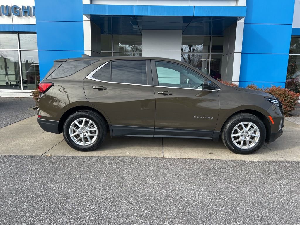 Used 2024 Chevrolet Equinox LT image 2