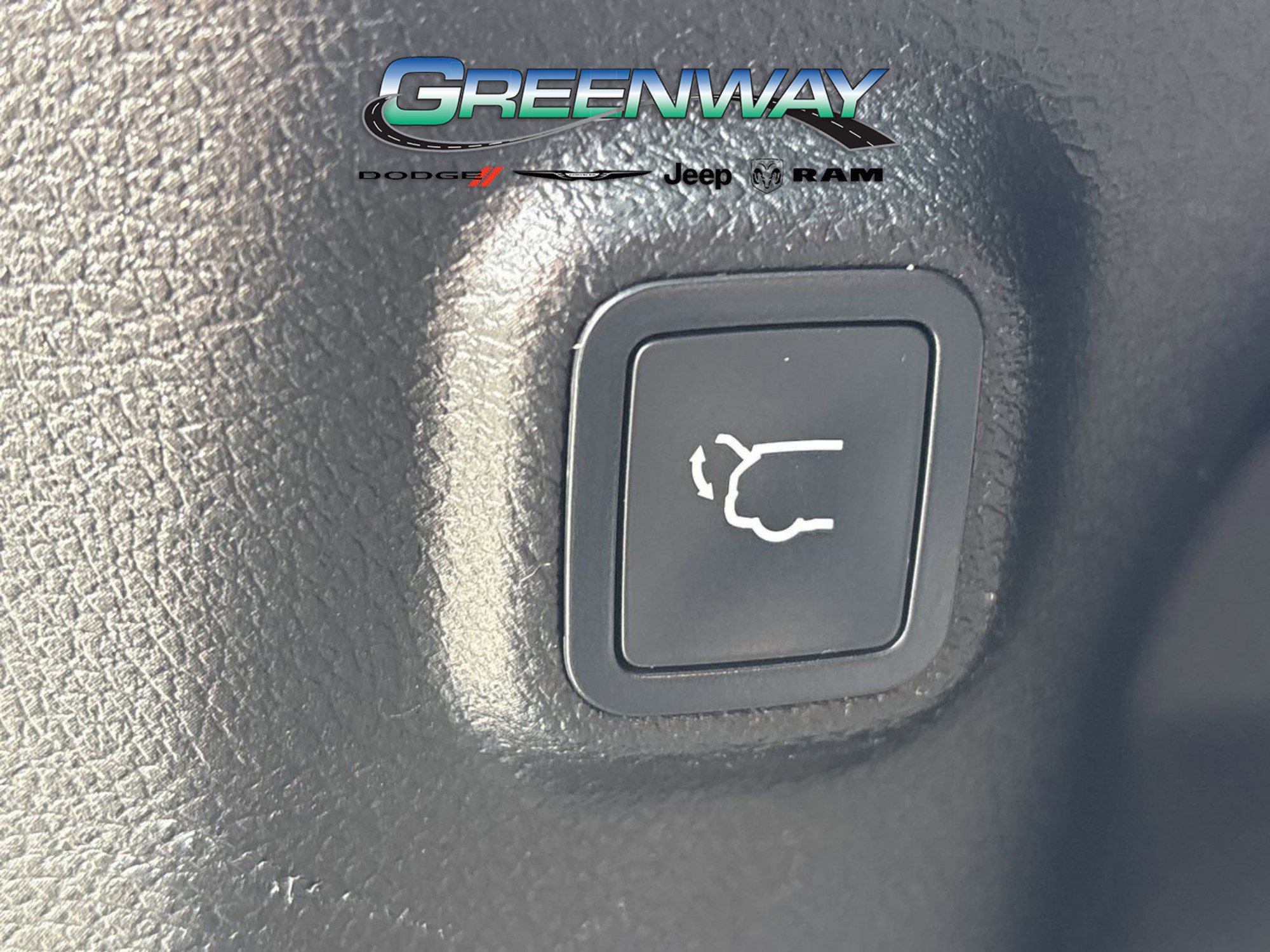 Used 2020 Jeep Cherokee Limited image 31