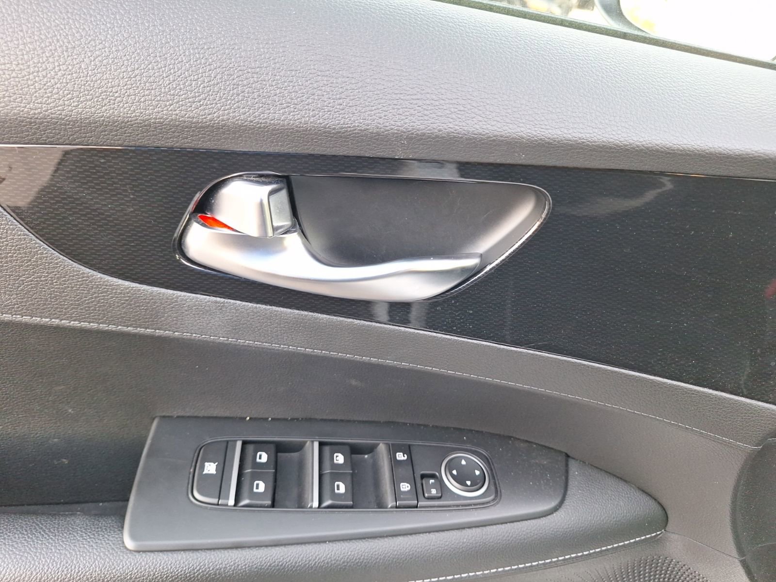 Used 2022 Kia Forte GT-Line w/ GT-Line Premium Package image 17