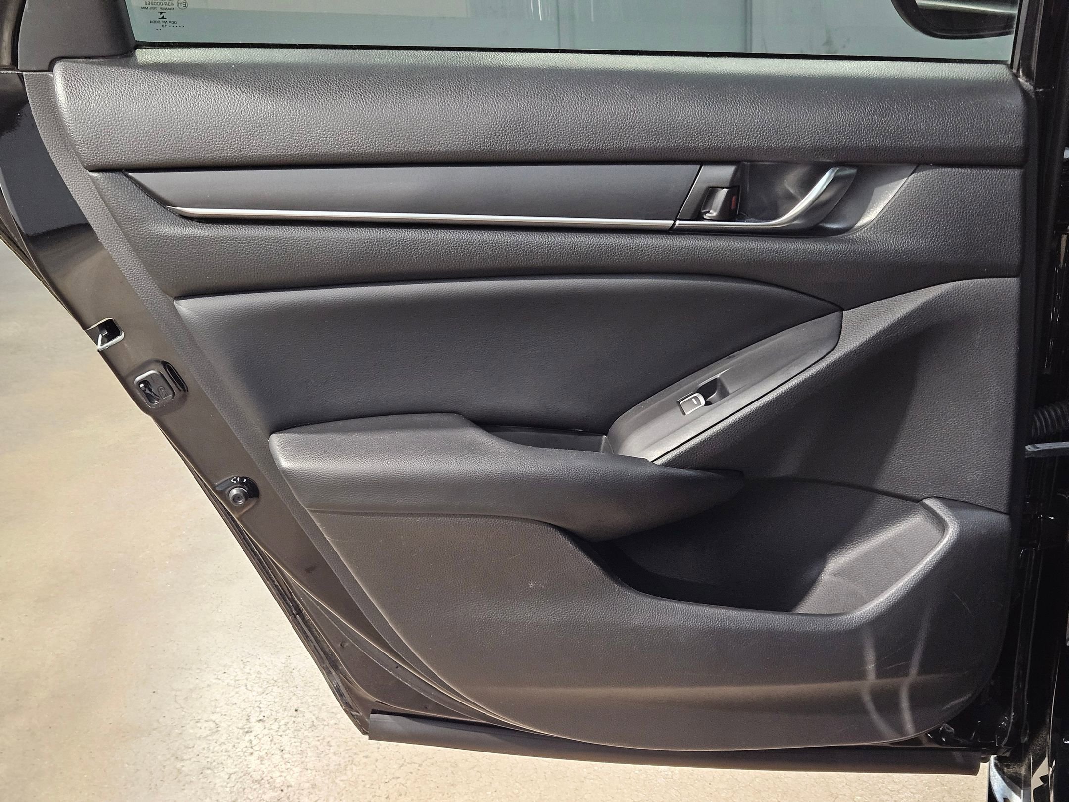 Used 2018 Honda Accord LX image 32