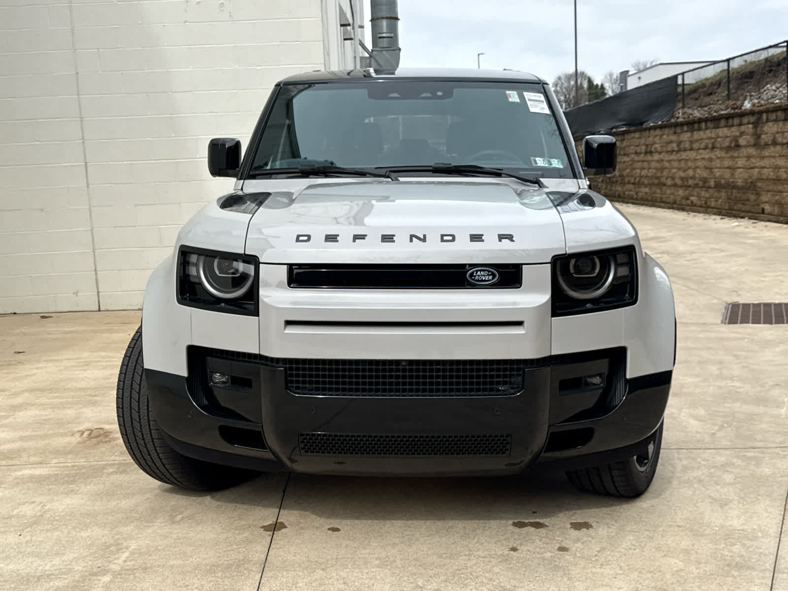 Used 2026 Land Rover Defender 130 X-Dynamic SE AWD/4WD image 2