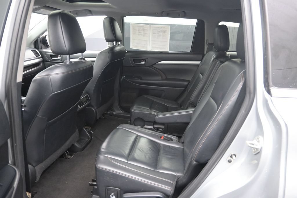 Used 2019 Toyota Highlander XLE FWD image 13